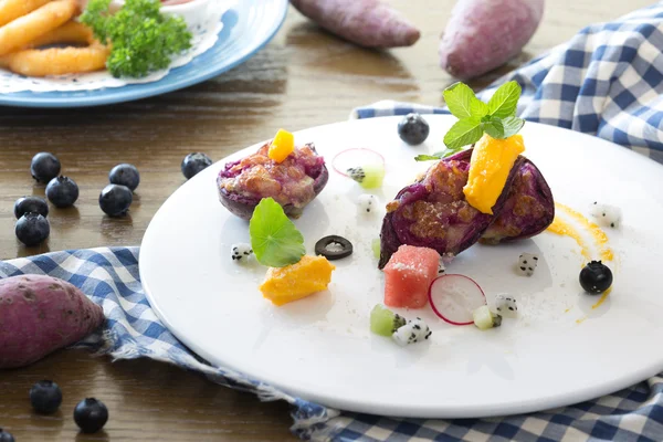 lezzetli yemek masasında