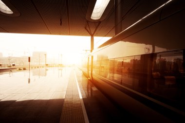 yüksek hızlı tren istasyonu platformu