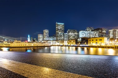 su San Francisco yakınındaki binalar boş yol