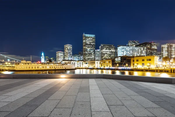 Floor with buildings near water in San Francisco — Stock Photo, Image