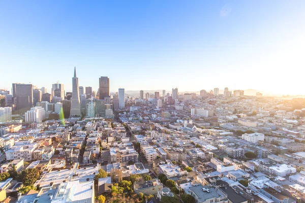 Stadtbild und Skyline von San Francisco bei Sonnenaufgang — Stockfoto