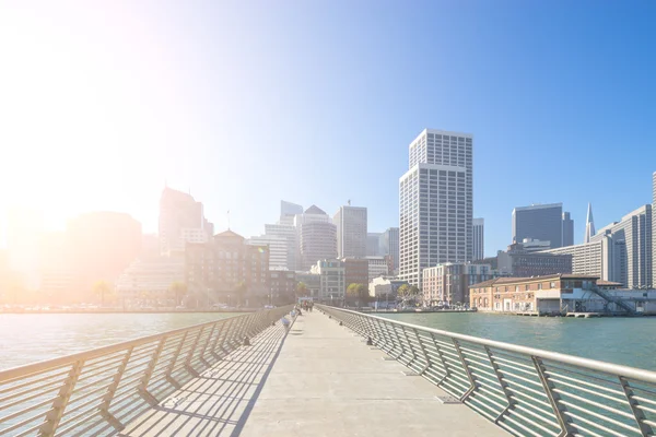 Empty footpath with modern buildings in San Francisco — Stock Photo, Image