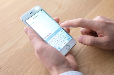 işadamı mesaj üstünde hareket eden telefon düzenlemeler 