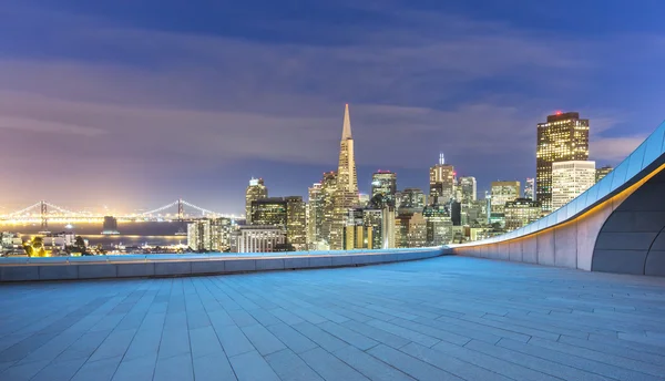 Piso com paisagem urbana e horizonte de São Francisco — Fotografia de Stock