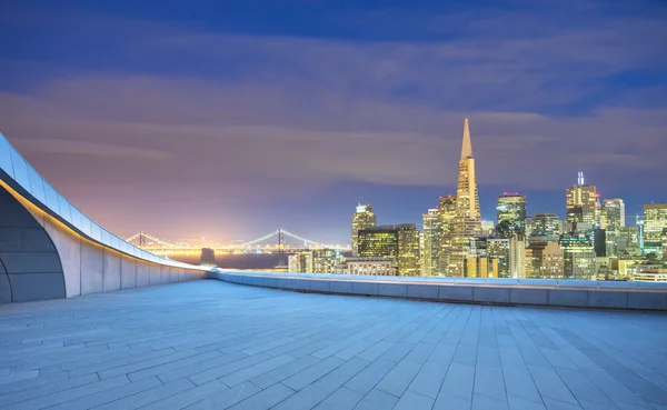 Etage mit Stadtbild und Skyline von San Francisco — Stockfoto