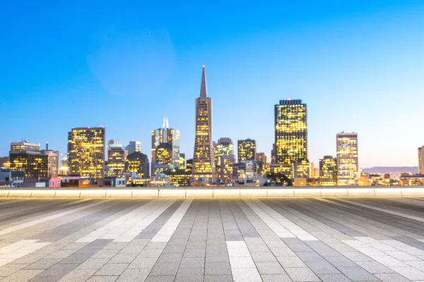 Városképet gazdagító épületnek szánták és skyline, San Francisco, napkeltekor — Stock Fotó