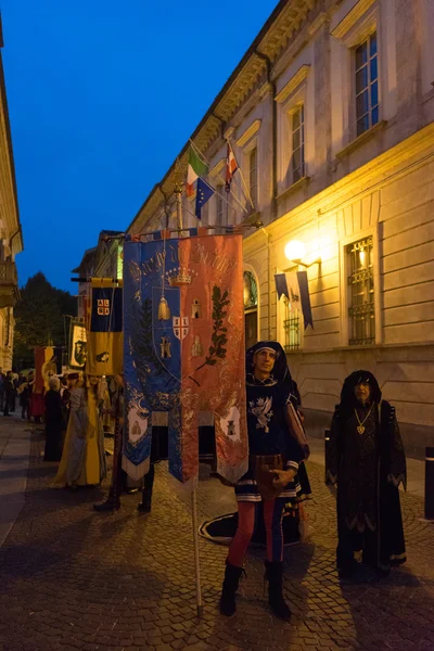 チューリッヒの夜の通り衣装パレード — ストック写真