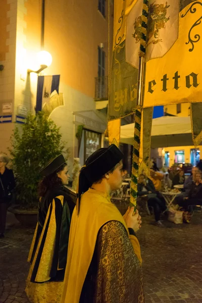 Οδός παρέλαση στη Ζυρίχη το βράδυ — Φωτογραφία Αρχείου