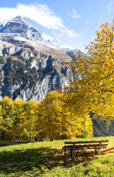 Scène van de sneeuw op de bergen van de Alpen — Stockfoto