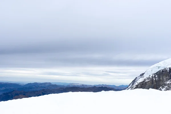 Snömotiv på Alperna berg — Stockfoto