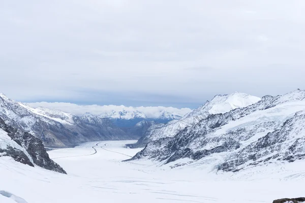 Scène van de sneeuw op de bergen van de Alpen — Stockfoto