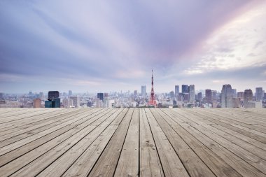 cityscape ve Tokyo siluetinin ile boş sokak