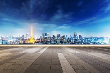 cityscape ve Tokyo siluetinin ile boş sokak