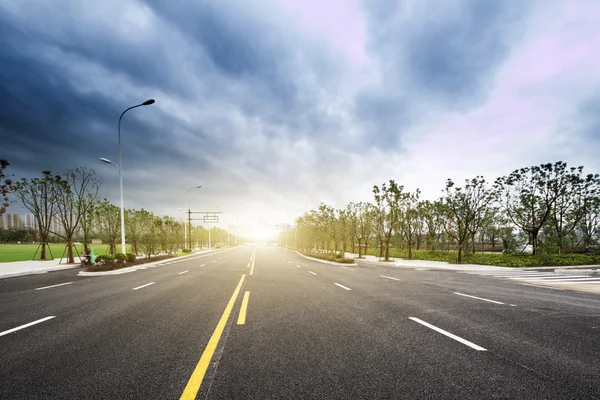 Empty rural asphalt road at sunrise — Stock Photo, Image