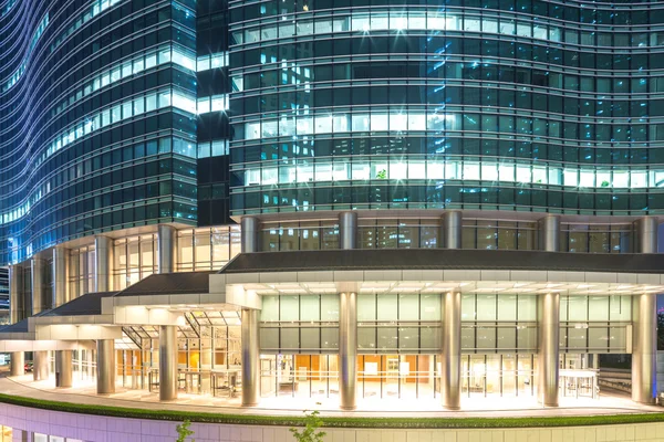 Office buildings in downtown of Tokyo at night — Stock Photo, Image