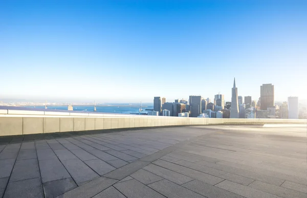 Piso vazio com paisagem urbana e horizonte de São Francisco — Fotografia de Stock