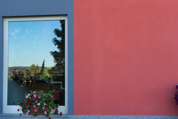 Ordinary country house in Switzerland — Stock Photo, Image