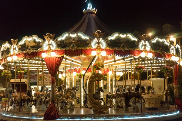Empty merry-go-round at night carnival — Stock Photo, Image