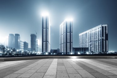 Hangzhou modern binalar ile boş sokak 