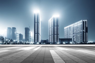 Hangzhou modern binalar ile boş sokak 