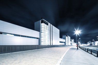 Tokyo şehir geceleri boş kaldırım