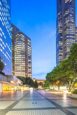 Şehir Tokyo modern binalar ile sokak