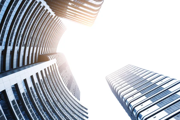 Blick auf moderne Bürogebäude mit Sonnenstrahl — Stockfoto