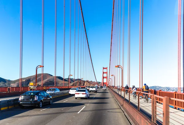 Tráfego em Gold Gate Bridge — Fotografia de Stock