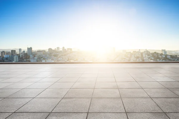 Plancher vide avec paysage urbain et skyline de San Francisco — Photo