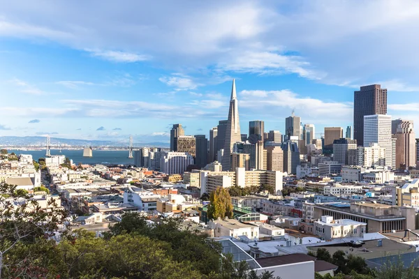 Paisaje urbano y horizonte de San Francisco — Foto de Stock