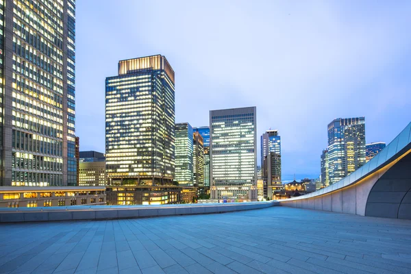 Modern ofis binaları şehir Tokyo — Stok fotoğraf