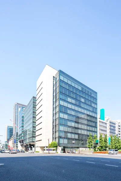 Edifícios de escritórios modernos no centro de Tóquio — Fotografia de Stock