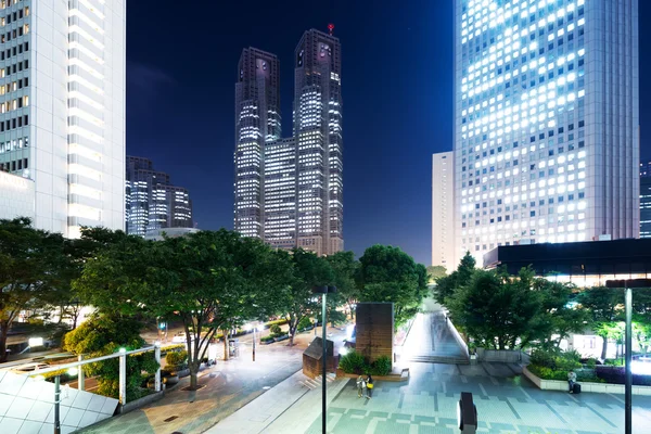 Office buildings in downtown of Tokyo at night — Stock Photo, Image