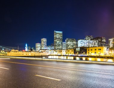 Şehir San Francisco modern binalar olan yol