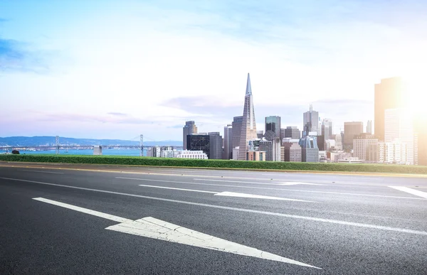 Üres road San Francisco városára és a városkép — Stock Fotó