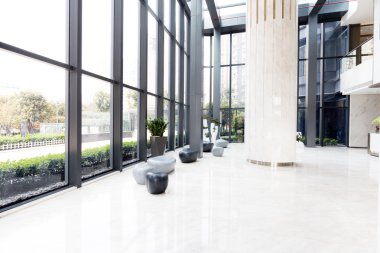 zarif dışkı ve tablo Hall