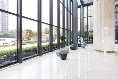 zarif dışkı ve tablo Hall