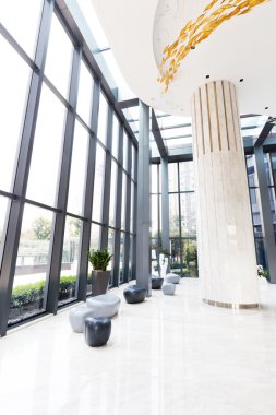 zarif dışkı ve tablo Hall