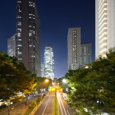 Tokyo şehir gece yolda trafik