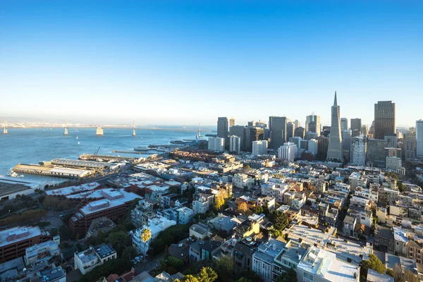 Міський пейзаж та будинки, Сан-Франциско, на сході сонця — стокове фото