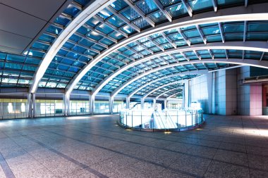 ofis binaları geceleri Tokyo şehir merkezinde