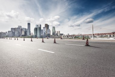 cityscape ve Chongqing manzarası ile boş yol