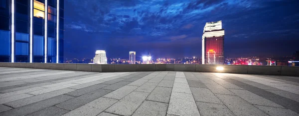 Edifício marco moderno no centro da cidade de Chongqing — Fotografia de Stock