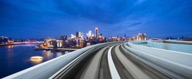 cityscape ve Chongqing manzarası ile karayolu üzerinde Rating