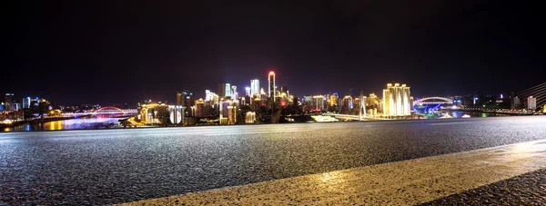 Asphalt road with cityscape and skyline of Chongqing — Stock Photo, Image