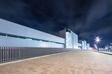 Tokyo şehir geceleri boş patika