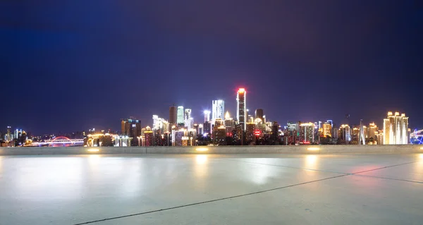 Paesaggio urbano e skyline di Chongqing di notte — Foto Stock