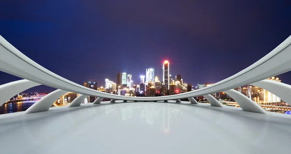 Stadsbilden och skyline i Chongqing på natten — Stockfoto