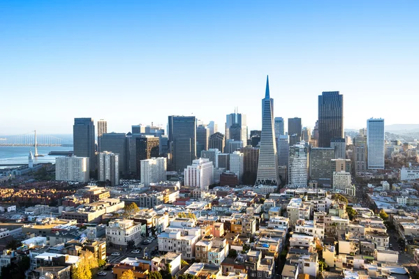 Paisaje urbano y horizonte de San Francisco — Foto de Stock