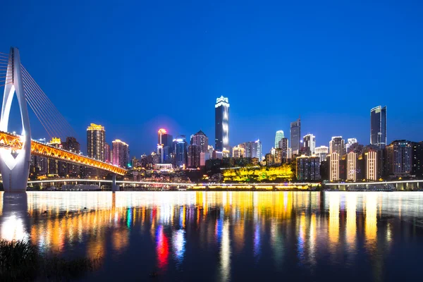 Skyline en skyline van Chongqing nachts — Stockfoto